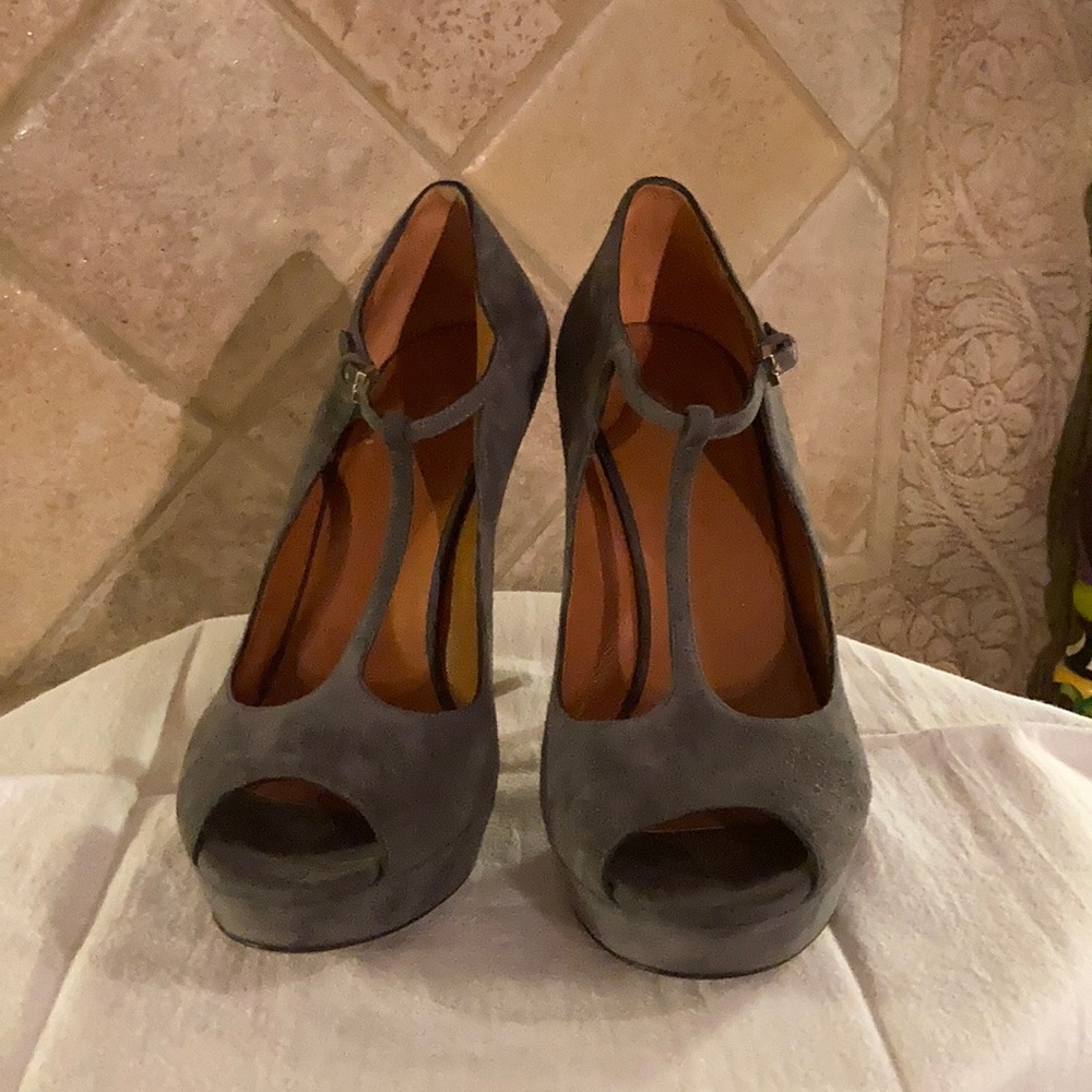 🔥SALE!🔥Gucci T-Strap Suede Platform Heels - Picture 2 of 7
